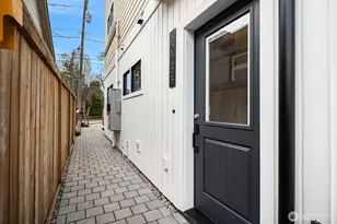 5028 35th Ave NE, Seattle, WA 98105 - Photo 2