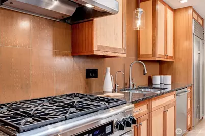 4437 Lake Washington Boulevard NE #302, Kirkland, WA 98033 - Photo 8