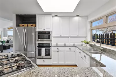 12115 SE 16th Place, Bellevue, WA 98005 - Photo 10