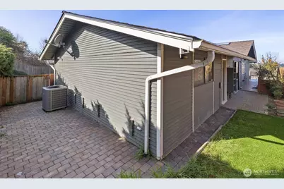 12115 SE 16th Place, Bellevue, WA 98005 - Photo 32