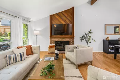 11828 NE 103rd Place, Kirkland, WA 98033 - Photo 2