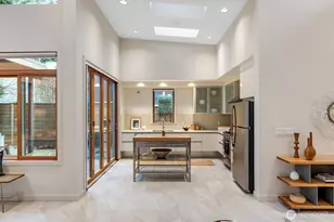 4057 NE 56th St, Seattle, WA 98105 - Photo 16