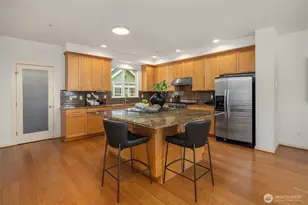 2012 NE Katsura Ct, Issaquah, WA 98029 - Photo 8