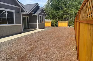 33 E Michelle Ct, Union, WA 98592 - Photo 2