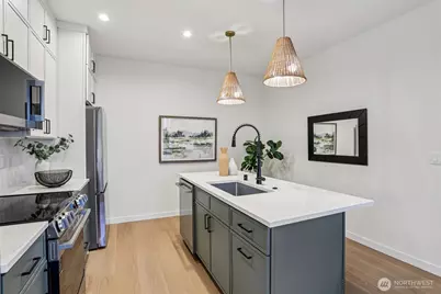 13748 Stone Avenue N, Seattle, WA 98133 - Photo 8