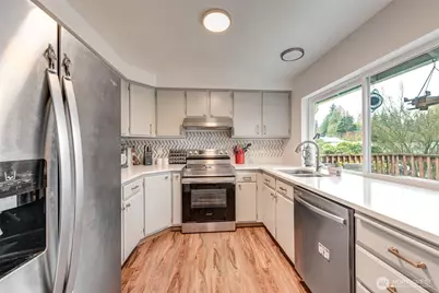 7910 E Glen Drive, Everett, WA 98203 - Photo 32