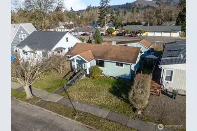 438 Front Avenue, Castle Rock, WA 98611 - Photo 2