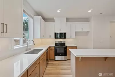 1303 60th Avenue NE, Tacoma, WA 98422 - Photo 2