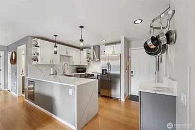 115 W Galer Street #101, Seattle, WA 98119 - Photo 2