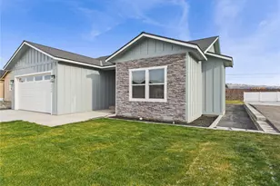 2470 Noah St SE, East Wenatchee, WA 98802 - Photo 2