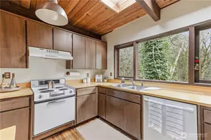 19416 49th Pl NE, Lake Forest Park, WA 98155 - Photo 10