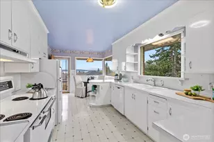 411 Crown Dr, Everett, WA 98203 - Photo 8