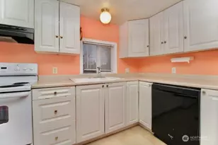 2424 S 260th St, Kent, WA 98032 - Photo 10