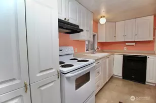 2424 S 260th St, Kent, WA 98032 - Photo 12