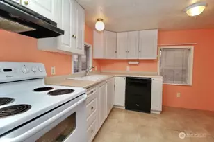 2424 S 260th St, Kent, WA 98032 - Photo 14