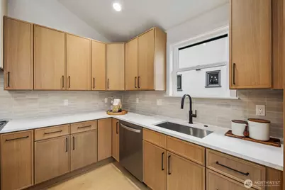 2314 46th Avenue SW, Seattle, WA 98116 - Photo 6