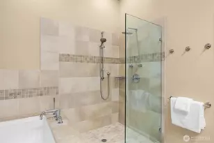 7700 East Green Lake Dr N, Seattle, WA 98103 - Photo 22