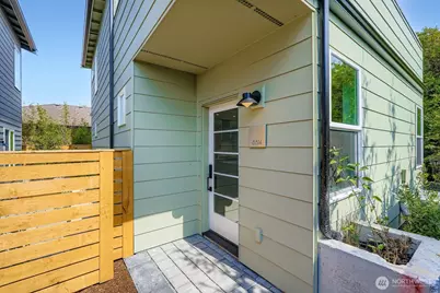 8814 41st Avenue SW, Seattle, WA 98136 - Photo 2