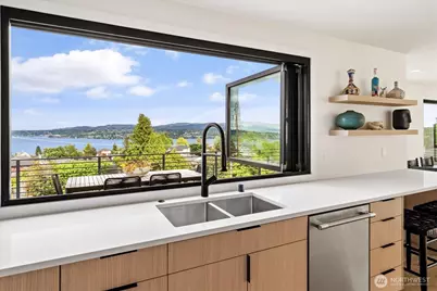 11062 Auburn Avenue S, Seattle, WA 98178 - Photo 8