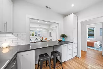 3815 Sunnyside Avenue N, Seattle, WA 98103 - Photo 10