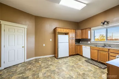 19653 Cedardale Road, Mount Vernon, WA 98274 - Photo 8