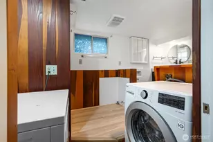 2540 1st Ave W, Seattle, WA 98119 - Photo 30