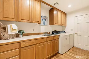 1726 Bellevue Way NE, Bellevue, WA 98004 - Photo 32