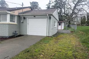 1740 SE 6th St, Oak Harbor, WA 98277 - Photo 2