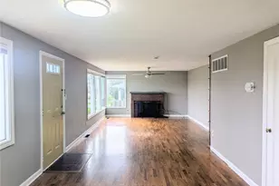 1740 SE 6th St, Oak Harbor, WA 98277 - Photo 4