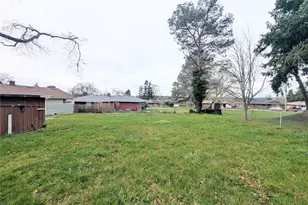 1740 SE 6th St, Oak Harbor, WA 98277 - Photo 16