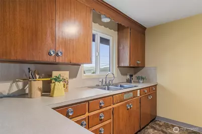 7716 S Mission Drive, Seattle, WA 98178 - Photo 16