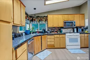 11635 Hobby St SE, Yelm, WA 98597 - Photo 6