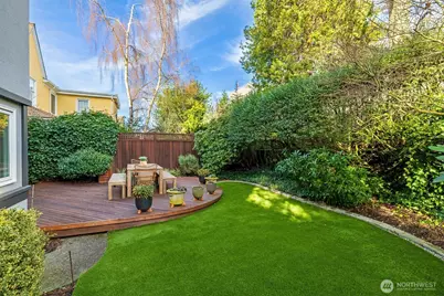 1812 10th Avenue E, Seattle, WA 98102 - Photo 22