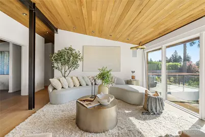 9135 NE 19th St, Clyde Hill, WA 98004 - Photo 4