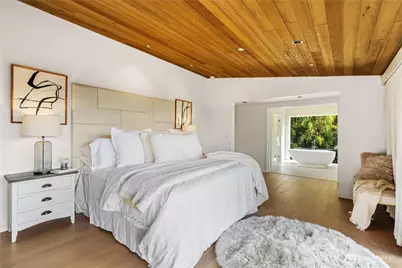 9135 NE 19th St, Clyde Hill, WA 98004 - Photo 12