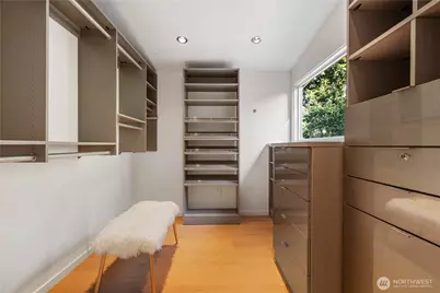 9135 NE 19th St, Clyde Hill, WA 98004 - Photo 18