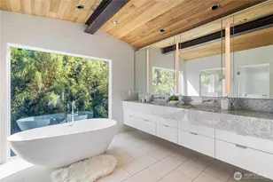 9135 NE 19th St, Clyde Hill, WA 98004 - Photo 16