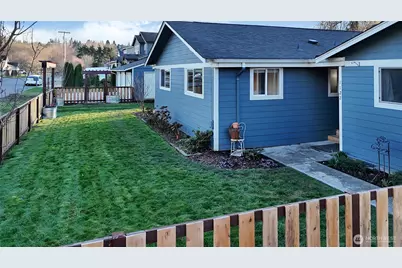 1122 13th Street SW, Puyallup, WA 98371 - Photo 2