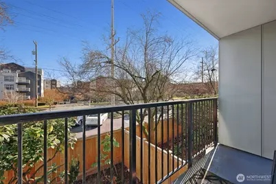 13717 Linden Ave N #204, Seattle, WA 98133 - Photo 8