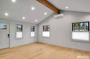 304 Daley St, Edmonds, WA 98020 - Photo 2