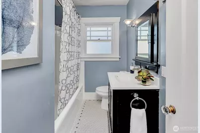 5718 Palatine Avenue N, Seattle, WA 98103 - Photo 14