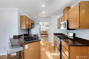 4924 N Vista Dr E, Bonney Lake, WA 98391 - Photo 6