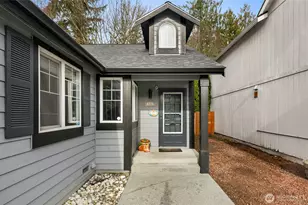 8215 1st St SE, Lake Stevens, WA 98258 - Photo 2