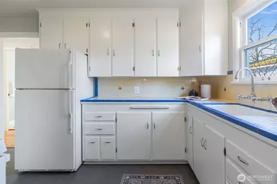 10739 Fremont Avenue N, Seattle, WA 98133 - Photo 10