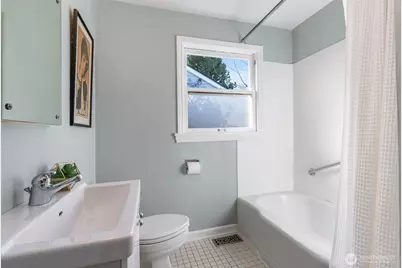 10739 Fremont Avenue N, Seattle, WA 98133 - Photo 14