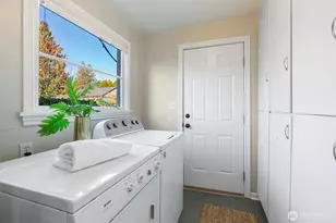 10739 Fremont Ave N, Seattle, WA 98133 - Photo 16