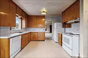 125 S 64th St, Tacoma, WA 98408 - Photo 8