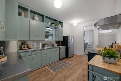 2540 1st Avenue W, Seattle, WA 98119 - Photo 12