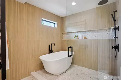 3714 Bagley Avenue N, Seattle, WA 98103 - Photo 22