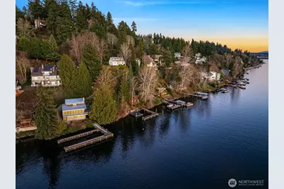 8025 W Mercer Way, Mercer Island, WA 98040 - Photo 1